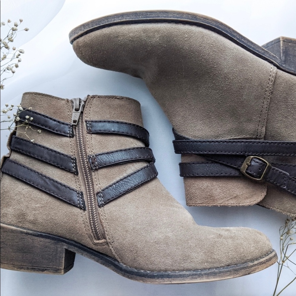NWT White Mountain Jitter Taupe Boots